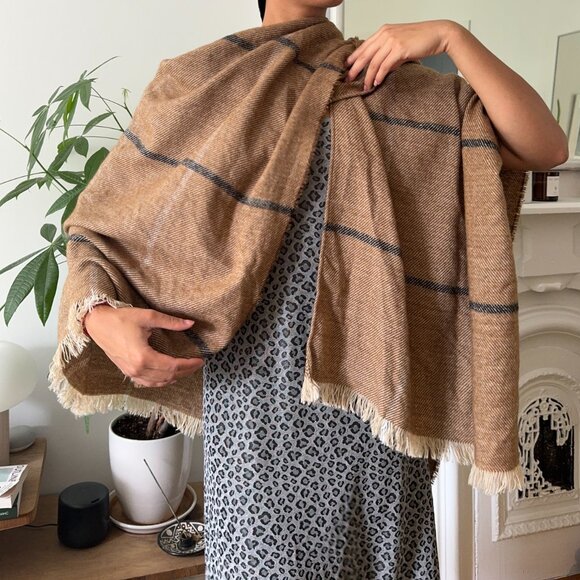 Beautiful Fall Shawl - Picture 4 of 4